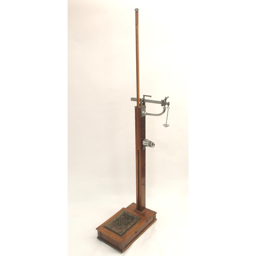 61 - A W & T AVERY OAK FLOOR SCALES