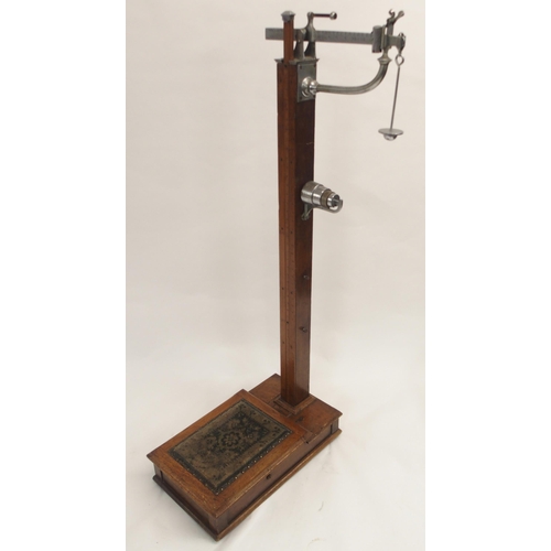 61 - A W & T AVERY OAK FLOOR SCALES