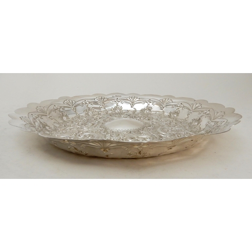 112 - A LATE VICTORIAN FRUIT DISH