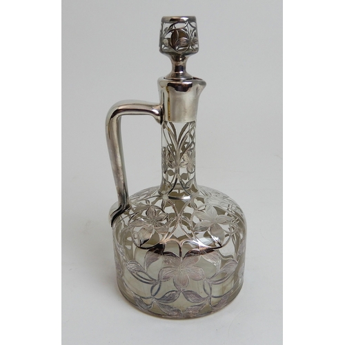 137 - A CLEAR GLASS DECANTER