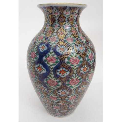 18 - AN IMARI BOTTLE SHAPED VASE