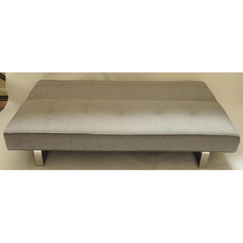 398 - A CONTEMPORARY UPHOLSTERED BED SETTEE