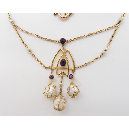 545 - A BRIGHT YELLOW METAL AMETHYST AND PEARL NECKLET