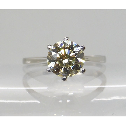 553 - A PLATINUM DIAMOND SOLITAIRE RING