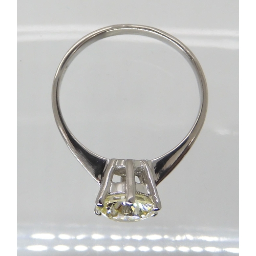 553 - A PLATINUM DIAMOND SOLITAIRE RING