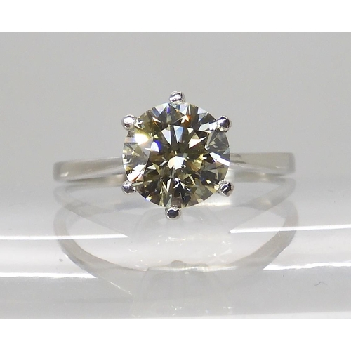 553 - A PLATINUM DIAMOND SOLITAIRE RING