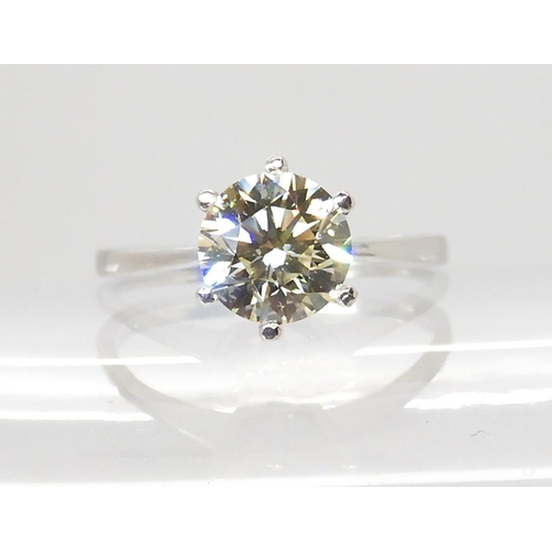 553 - A PLATINUM DIAMOND SOLITAIRE RING