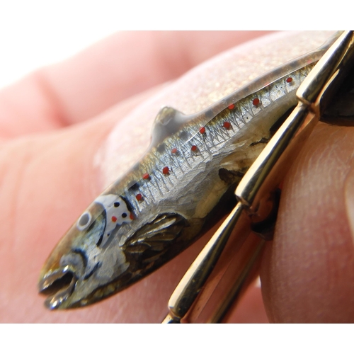 555 - AN ALABASTER & WILSON ENAMELLED FISH BROOCH