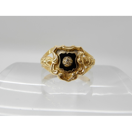 576 - AN 18CT GOLD VICTORIAN MOURNING RING