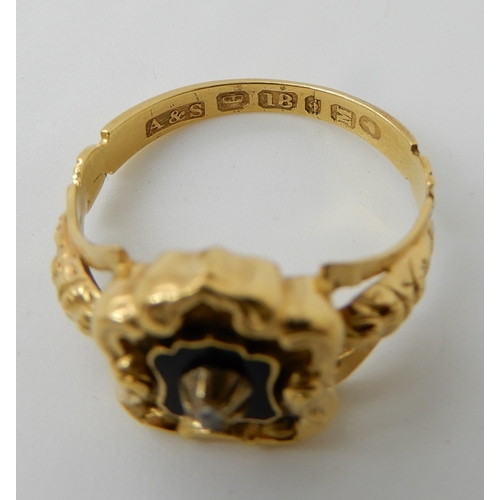 576 - AN 18CT GOLD VICTORIAN MOURNING RING