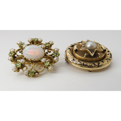 577 - TWO VINTAGE BROOCHES