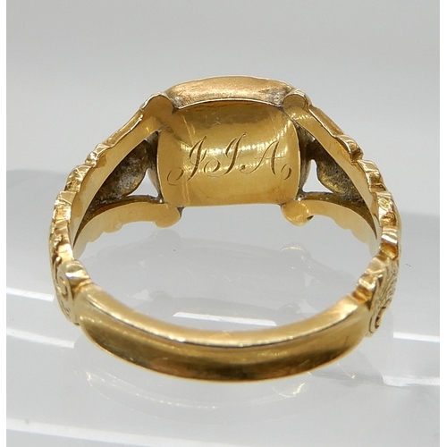 580 - A BRIGHT YELLOW METAL EARLY VICTORIAN MOURNING RING