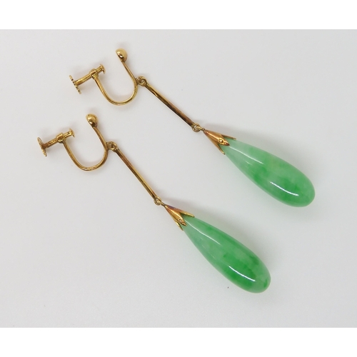 601 - A PAIR OF 20K GOLD EARRINGS WITH CHINESE GREEN HARDSTONE DROPS