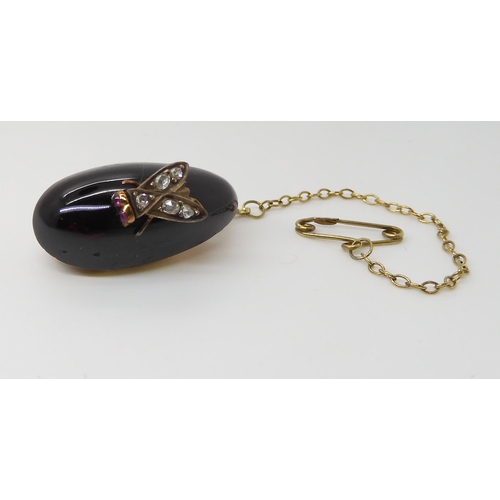 603 - A VICTORIAN GARNET AND DIAMOND SET FLY BROOCH