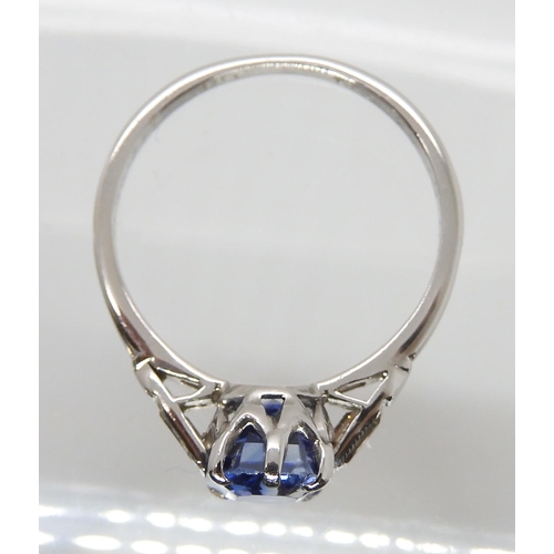 613 - AN 18CT AND PLATINUM SAPPHIRE AND DIAMOND RING