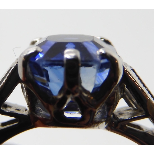 613 - AN 18CT AND PLATINUM SAPPHIRE AND DIAMOND RING