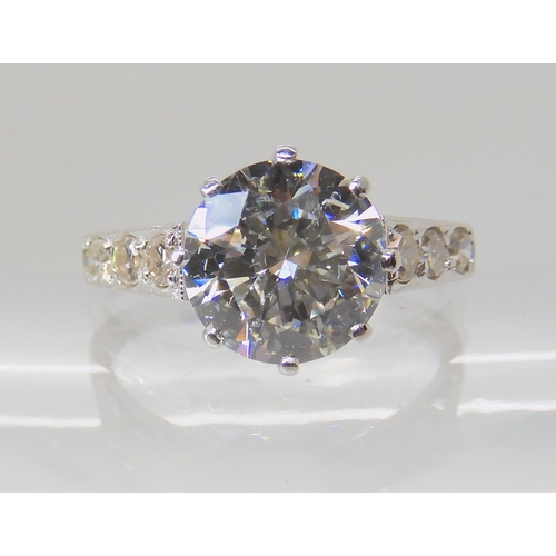 634 - A SUBSTANTIAL PLATINUM AND DIAMOND RING