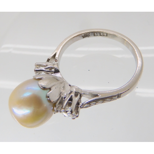 635 - AN 18CT WHITE GOLD PEARL AND DIAMOND RING