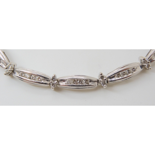 636 - A 14K WHITE GOLD DIAMOND BRACELET