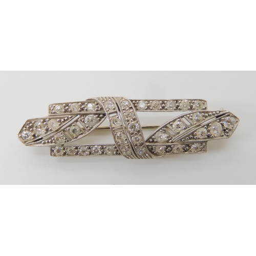 637 - AN 18CT GOLD AND PLATINUM DIAMOND ART DECO BROOCH