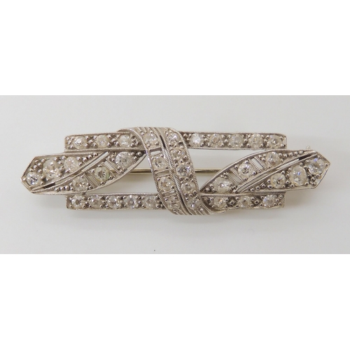 637 - AN 18CT GOLD AND PLATINUM DIAMOND ART DECO BROOCH