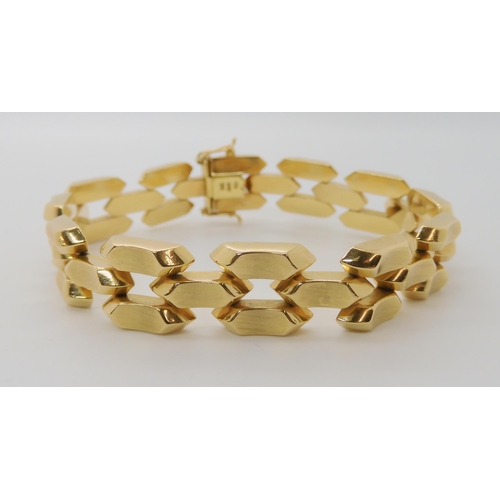 644 - AN 18CT ITALIAN GOLD DECORATIVE LINK BRACELET