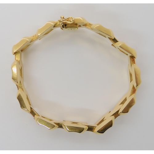 644 - AN 18CT ITALIAN GOLD DECORATIVE LINK BRACELET