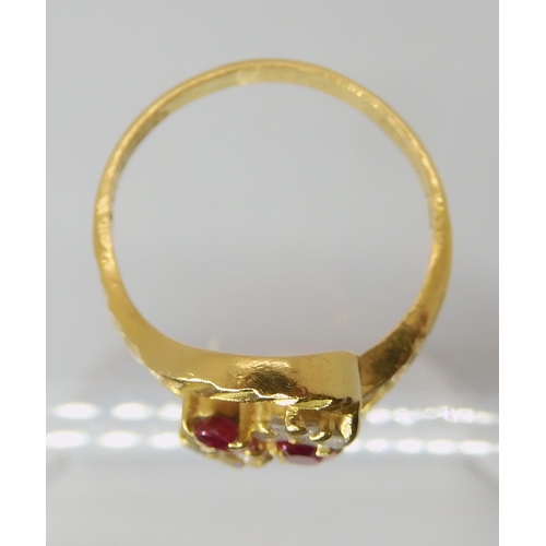 652 - A BRIGHT YELLOW METAL RED AND CLEAR GEM SET RING
