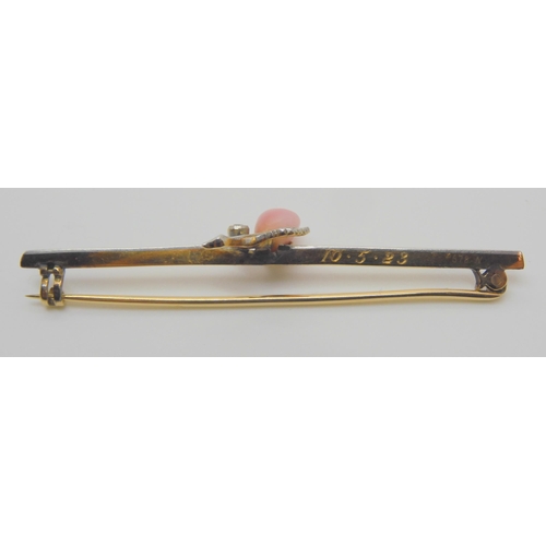 658 - A CONCH PEARL AND DIAMOND BAR BROOCH