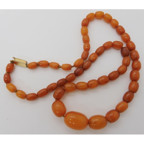 662 - A STRING OF AMBER  COLOURED BEADS