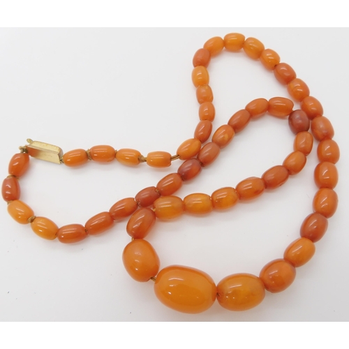 662 - A STRING OF AMBER  COLOURED BEADS