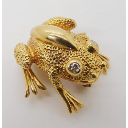 666 - AN 18K GOLD FROG BROOCH SIGNED TIFFANY