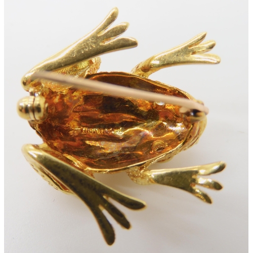 666 - AN 18K GOLD FROG BROOCH SIGNED TIFFANY