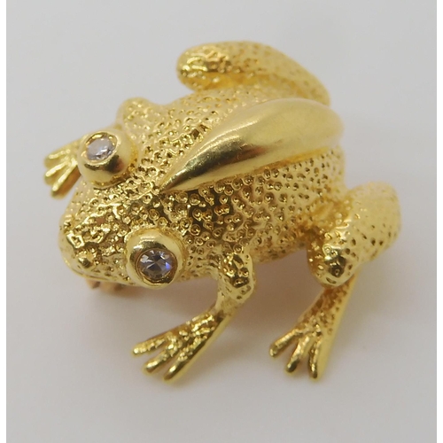 668 - A SMALLER FROG BROOCH STAMPED TIFFANY