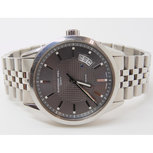 718 - A STAINLESS STEEL RAYMOND WEIL AUTOMATIC GENTS WATCH