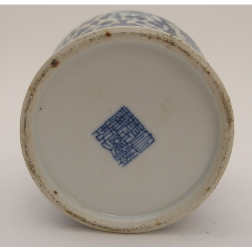 100 - A CHINESE BLUE AND WHITE GINGER JAR