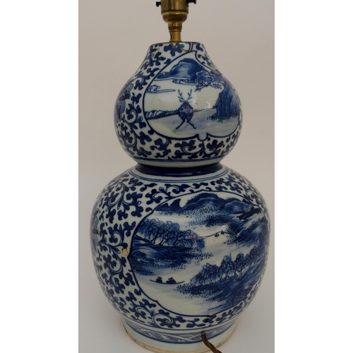 115A - A CHINESE BLUE AND WHITE DOUBLE GOURD VASE