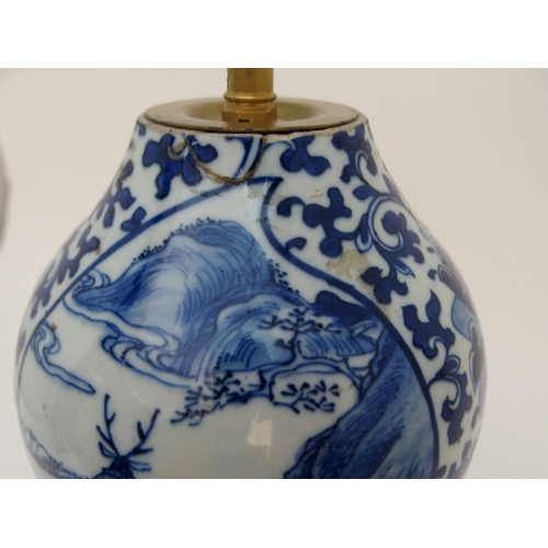 115A - A CHINESE BLUE AND WHITE DOUBLE GOURD VASE