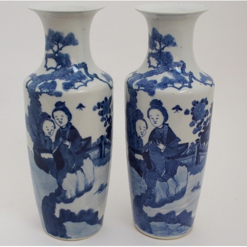 117A - A PAIR OF CHINESE BLUE AND WHITE BALUSTER VASES