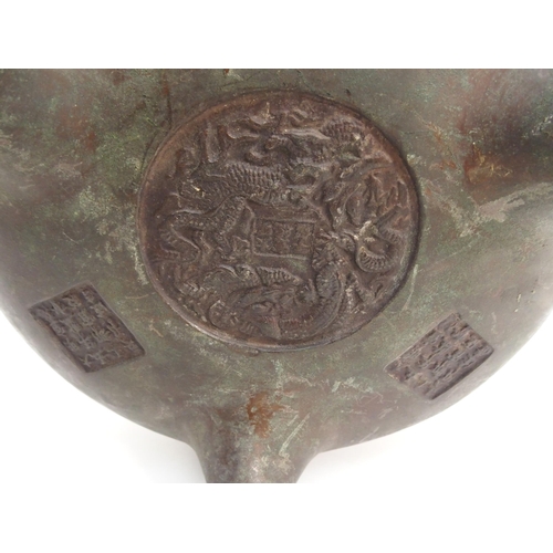 88 - A CHINESE BRONZE TRIPOD INCENSE BURNER