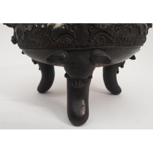 90 - A CHINESE BRONZE ARCHAIC CENSER