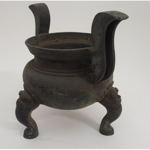 91 - A LARGE CHINESE BRONZE INCENSE BURNER