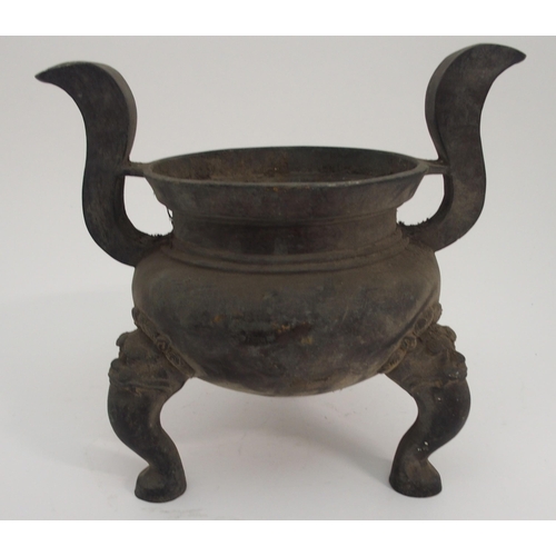 91 - A LARGE CHINESE BRONZE INCENSE BURNER