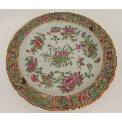 94 - A LARGE CANTON FAMILLE ROSE DISH