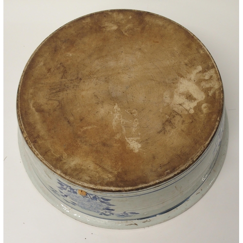 10 - A CHINESE BLUE AND WHITE CIRCULAR CISTERN