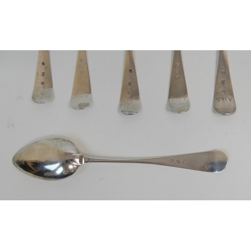 173 - A SET OF TWELVE SCOTTISH PROVINCIAL SILVER TABLESPOONS WITH MATCHING SOUP LADLE