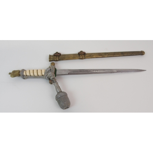 285 - A WWII GERMAN NAVY OFFICER'S DAGGER