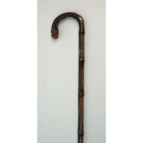 339 - AN EARLY 20TH CENTURY BAMBOO HORSE MEASURING STICK WALKING CANE