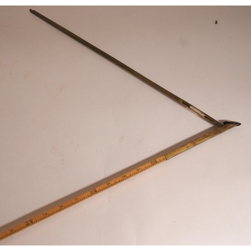 339 - AN EARLY 20TH CENTURY BAMBOO HORSE MEASURING STICK WALKING CANE