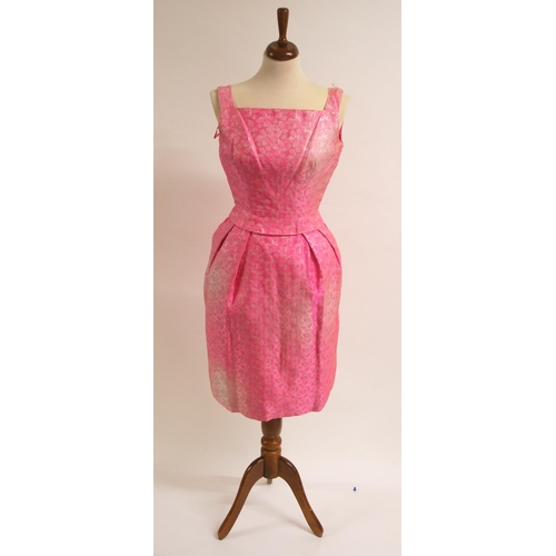 357 - DEBORAH KERR: A VINTAGE PINK SLEEVELESS COCKTAIL DRESS WITH SILVER FLORAL BROCADE